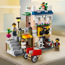31131 LEGO CREATOR 3W1 SKLEP Z KLUSKAMI W ŚRÓDMIEŚCIU