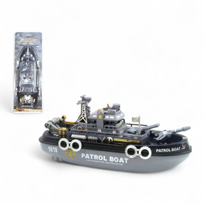 448039 STATEK NA BATERIE STRZELAJĄCY WODĄ OKRĘT
