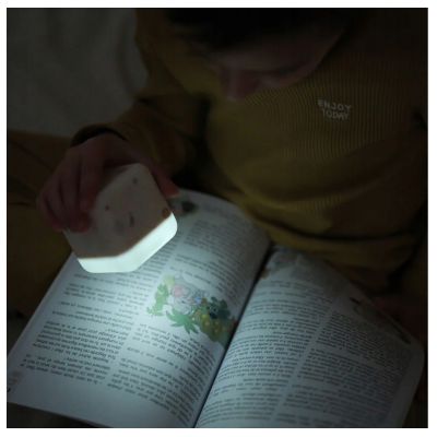 320645 LAMPKA NOCNA PRZENOŚNA ŚWIECĄCA KOSTKA CLOUD B KOSMOS