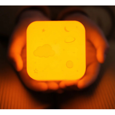 320645 LAMPKA NOCNA PRZENOŚNA ŚWIECĄCA KOSTKA CLOUD B KOSMOS