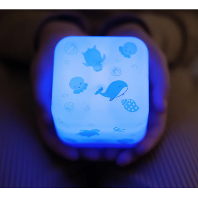 320638 LAMPKA NOCNA PRZENOŚNA ŚWIECĄCA KOSTKA CLOUD B OCEAN