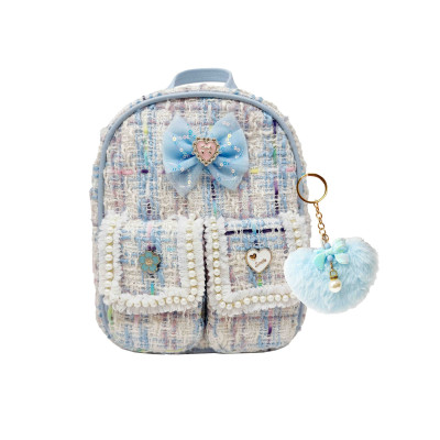 068190 PLECAK Z KOKARDĄ I BRELOCZKIEM